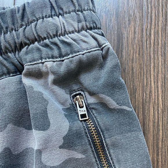 ARITZIA TNA Camo Grey Mix Joggers - Picture 4 of 11